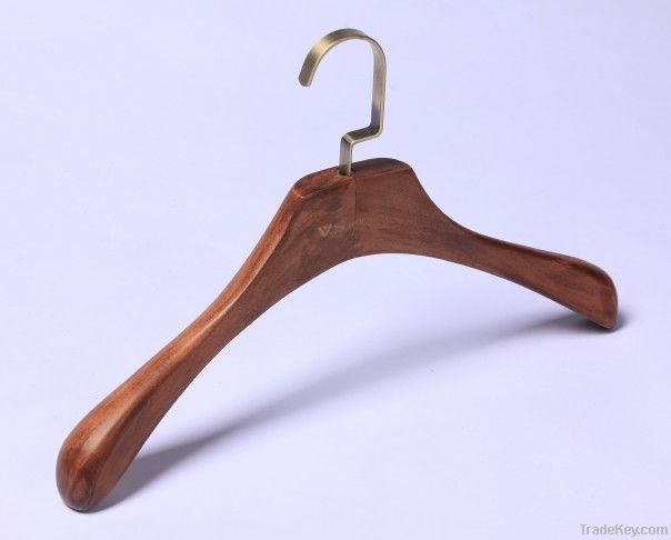 Deluxe wooden hanger for Man