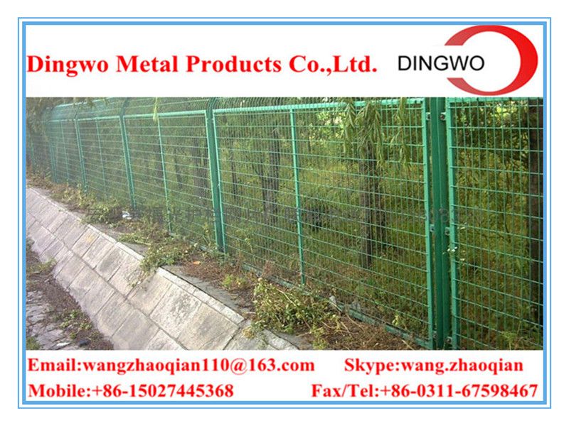 welded wire mesh fence