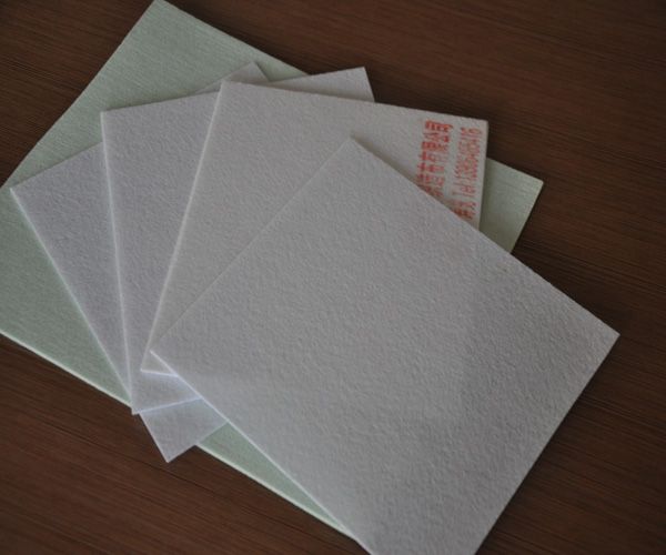 Nonwoven polyester felt