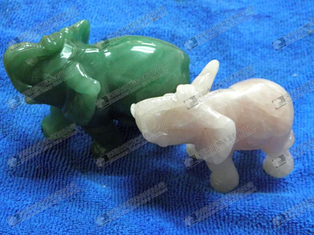 Natural green aventurine/rose quartz animal(elephant) shaped carving 