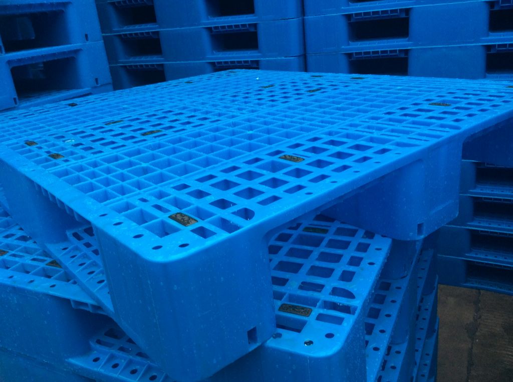 Rackable Plastic Pallet