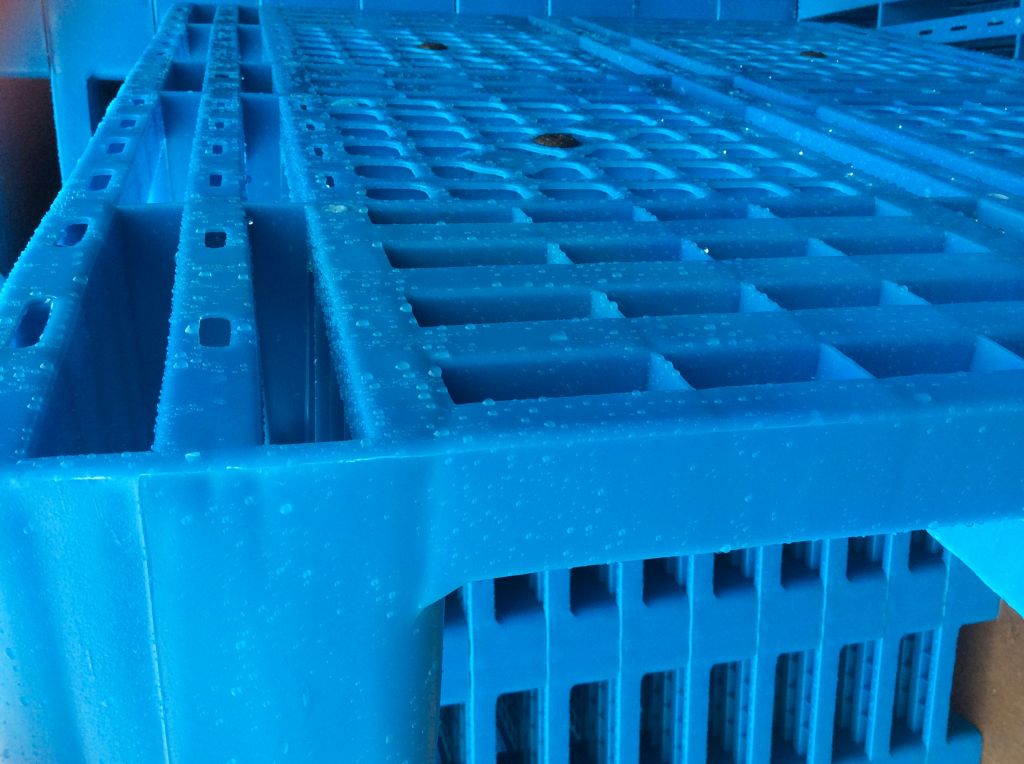 Rackable Plastic Pallet