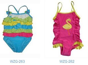 girl&#039;s one-piece swimwear