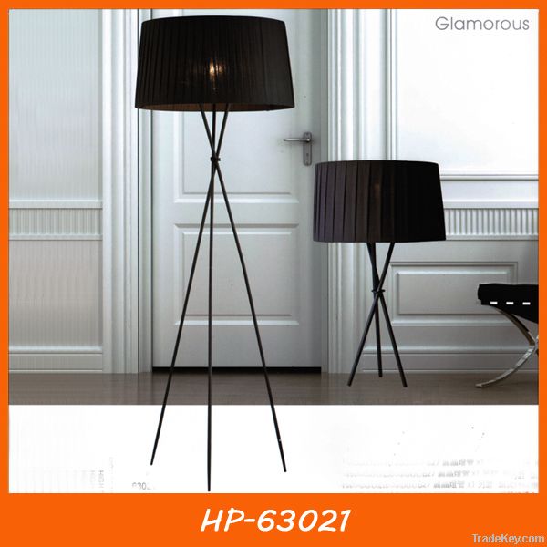 Modern metal tripod floor lamp for home