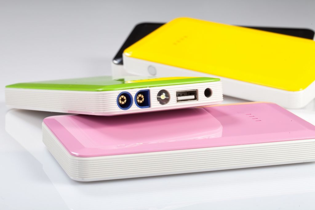 The thinnest and lightest powerful jump starter