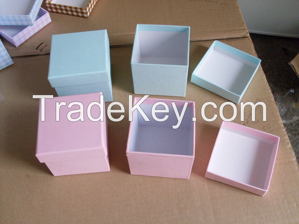 Paper gift box