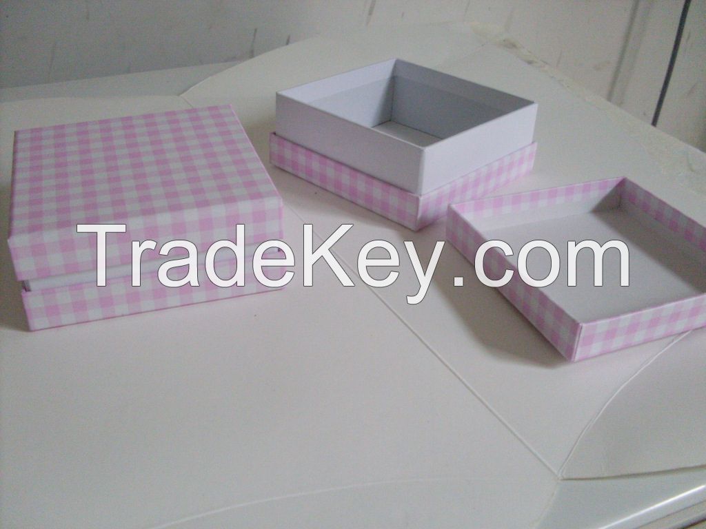 Paper gift box