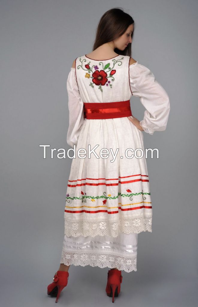 Linen clothing ensemble in ethnic style