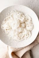 VEGETAL RICE NOODLE STRIPS / PURE SOURCING