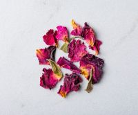 DRIED ROSE BLOSSOM PETALS / PLANT-DERIVED