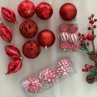 FESTIVE CHRISTMAS BAUBLES / MATT AND SHINY