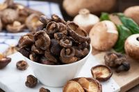 WHOLESALE FRIED SHIITAKE MUSHROOMS CRISPY SNACK