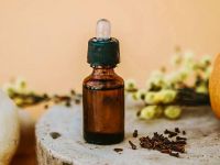 Clove essential oil