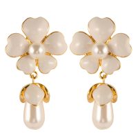 Exquisite and sweet Chanel-style drop oil inlaid pearl flower pendant earrings