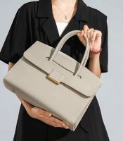 Women&#039;s commuting briefcase