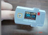 Finger pulse oximeter