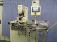 Automatic machine to join elastics