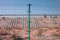 Welded wire mesh fence
