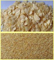 Dried garlic flakes