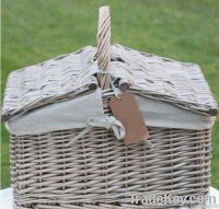 Wicker basket for picnic