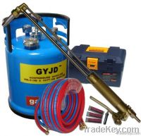 Portable gas cutting tool with oxygen